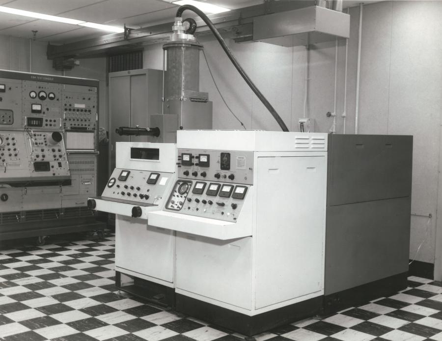 Hamilton Zeiss' EBW (3) 25/25/22 unit, this early 1960's model was one of the first EB Welders.